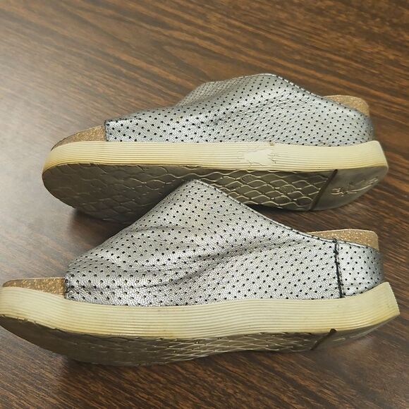 FLY London Metallic Perforated Slide Sandals Size 39 - Picture 9 of 9